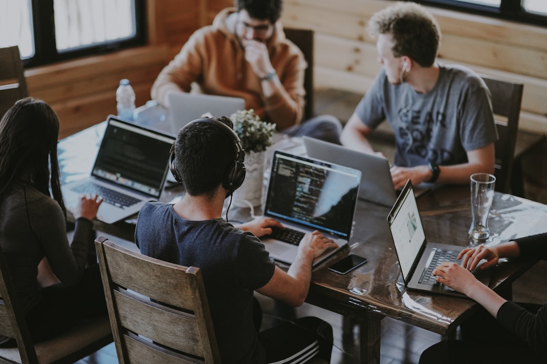 Zielone biuro praktyki: Jak dbać o środowisko w miejscu pracy 1 Photo Eco-friendly office